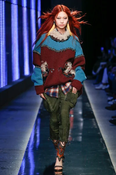 Look 32
